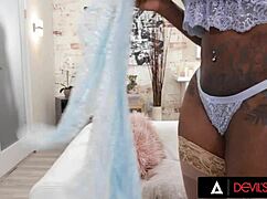 busty cam model rides handyman live, making him hurry up