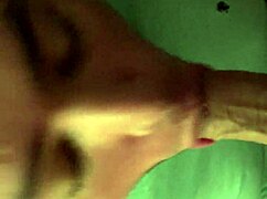 Oye, estoy relajado y chupando polla otra vez, amando cada momento de deepthroat con este tipo.