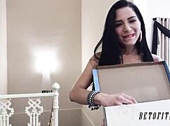 Carol Corrales Delivery Girl Fucks Client