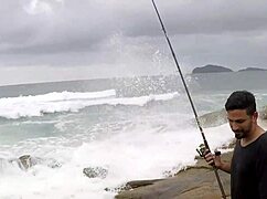 Pegando na vara do pescador