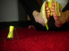 Jelisa Rose Gives Banana Footjob