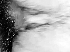 ella se da unos sentones ricos en la silla