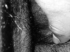 ella se da unos sentones ricos en la silla