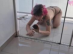 i'm cummin on the black dik on the balkony while neibors watch