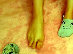 I fix my feet and give them a rich massage.