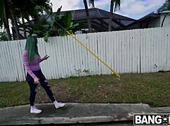 Waitress savannah siren receives huge tip on the bus