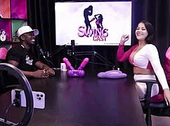 Jefao Strips And Shows Ripped Body