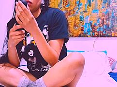 bluee masturbates and shows pussy to followers