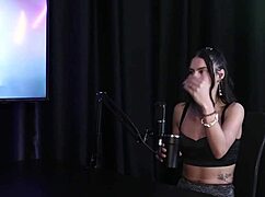 o físico não importa prefere um homem inteligente e se transar com um ruim ela goza batendo siririca e com squirt - debora andrade sheer red