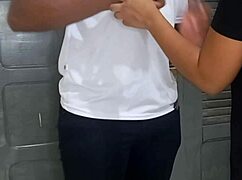 Entregador fudeu meu cuzinho pra pagar o lanche.