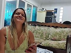 Latina Paty Bumbum makes hot video call for daddy, accepts PayPal! 💸