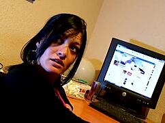 Two Ladies Share The Dick In Wet Pussy Threesome