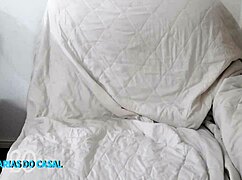 Vivi Guedez entices the delivery guy with her charms