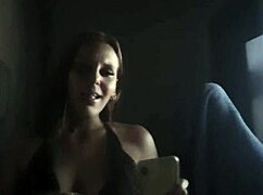 this novinha sucks her lover while talking to boyfriend on phone