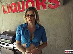 Hey, this perfect mature stepmother shows her blowjob technique 😍