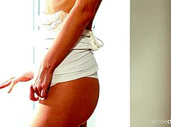 Sexy vanessa hell craves a hard pounding on her shaved pussy. She needs it now!