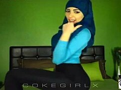Wow, Sexy Arab Hijabi Twerking So Hot!