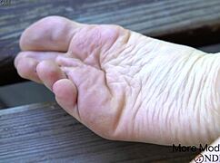 Sexy Wrinkled Soles Exposed in Public Street Video