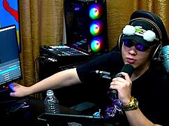 emy tatuada couldn't hold back her desire during the podcast p�pum no barraco