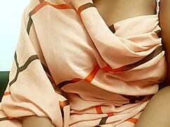 naughty bhabi showing her sexy boobs