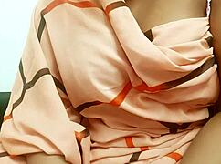 naughty bhabi showing her sexy boobs