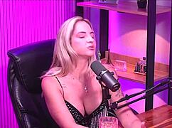 A loirinha peladinha no estudio in sexy lingerie