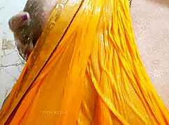 Sexy Indian Girl with Big Boobs Poses in Saree