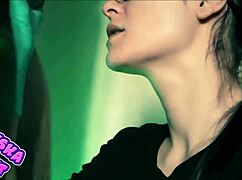 ホットなマスクガールが口にフルロードを射精される