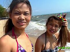 Θέλεις να δεις έναν τυχερό τουρίστα να παίρνει υγρό διπλό κάθισμα από Ταϊλανδέζες κοπέλες;