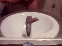 Young guy masturbates 😏