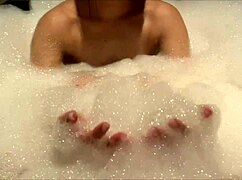 泡風呂でs xする変態カップル