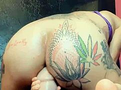 gia lov3ly training her huge ass for anal