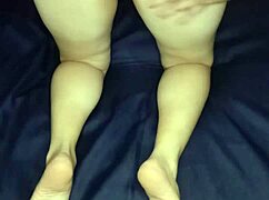 massagem com pegada e masturba��o naughty latina masseuse!