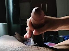 Bailey Quinn Gives Monster Cock Handjob And Masturbation Until Cum In Workout Massage!