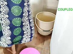 Kenapa kau ganggu aku, pergi biar aku basuh baju, aku nak kongkek please