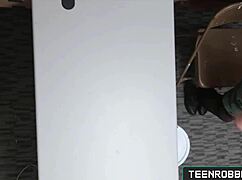 Forró bolti tolvaj Eden Sin keményen dugva doggystyle-ban