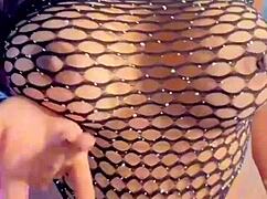 Adorable seated beauty allows release in mouth, rosered vip