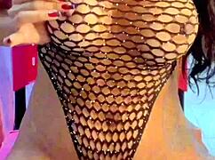 Adorable seated beauty allows release in mouth, rosered vip