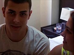 el casting de una joven parejita gets wild with bondage