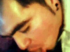 Buenos amigos se dan sexo oral y terminan cogiendo duro!