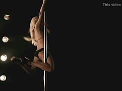 Shakira in bikini pole dancing for European Spanish fans 😍