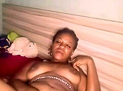 Vivi queen solo masturbation in homemade african scene