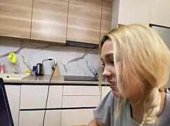 omg, christmas chaos thanks to a fufugarden subscriber on my desk! 🎅