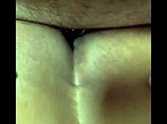 soquei meu pau grande na buceta da mulher do meu amigo até gozar muito em cima dela 😈