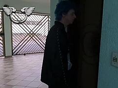 Backstage, the cuckold delivers his girlfriend for a blowjob. Watch the humiliation?