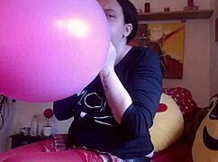 Italian milf cums hard on balloons, dripping wet in close-up action