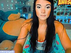 cute nerdy girl masturbating on webcam chat