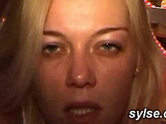 milfs et teens s'exhibent en public pour initiation