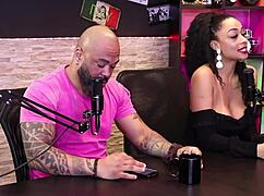 Negra Gostosa Medindo Pau Grande e Fazendo Boquete