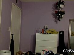 lovesick american nympho performs solo on webcam